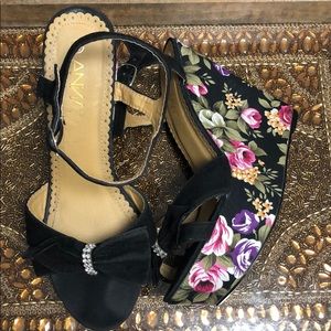 Floral platform shoes size 8 1/2